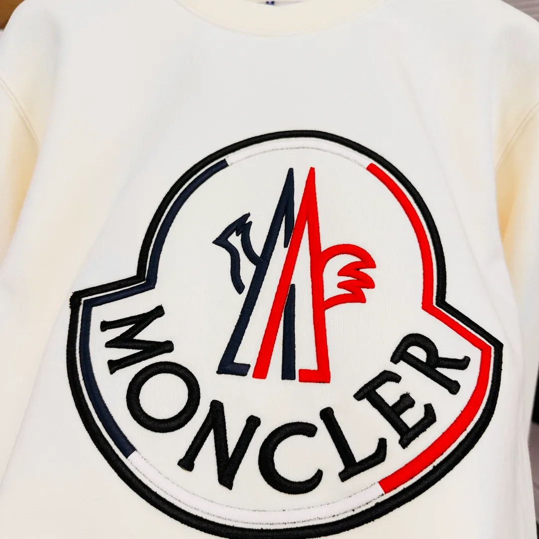 ： 🤳𝐌𝐎𝐍𝐂𝐋𝐄𝐑 ：☑️ 440 👕 ：☑️ 1*1 。🔜 。 ：☑️ 3D ，🇧🇫 1：1 。 ， ， ！🇲🇩 ！ Size：☑️S 〰️M 〰️L 〰️XL 〰️XXL